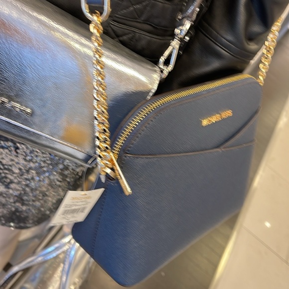 MICHAEL KORS
Jet Set Travel Medium Dome Crossbody Bag
Navy
NWT - Picture 2 of 16